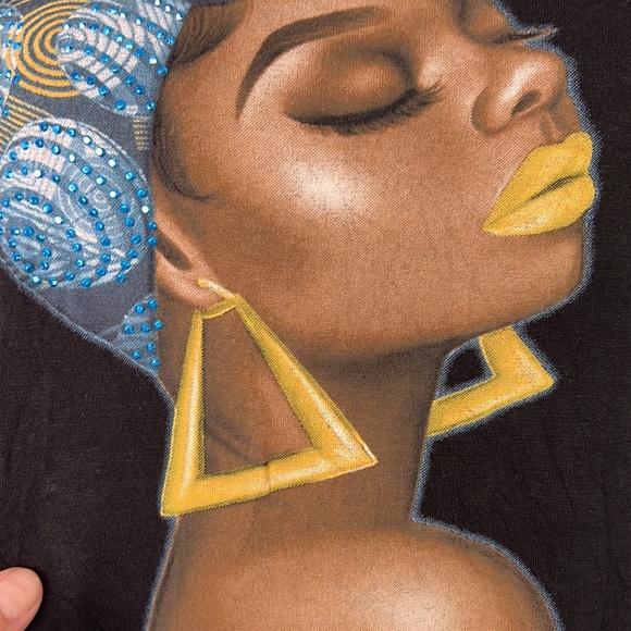 M & M Black crop top with ability to Front tie and Beautiful print - Picture 4 of 9